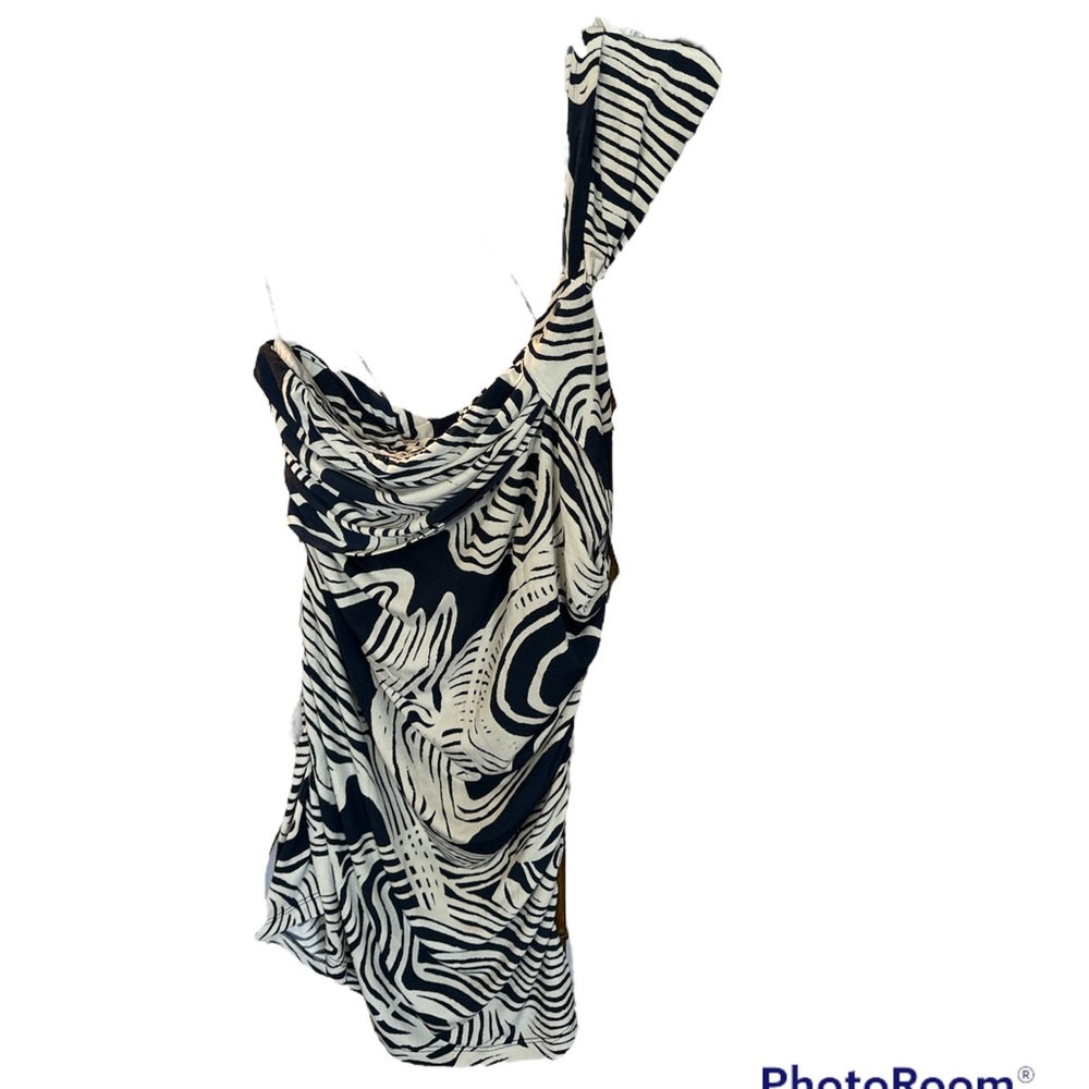 Limited super flattering one shoulder dress, never worn, NWOT, size large.